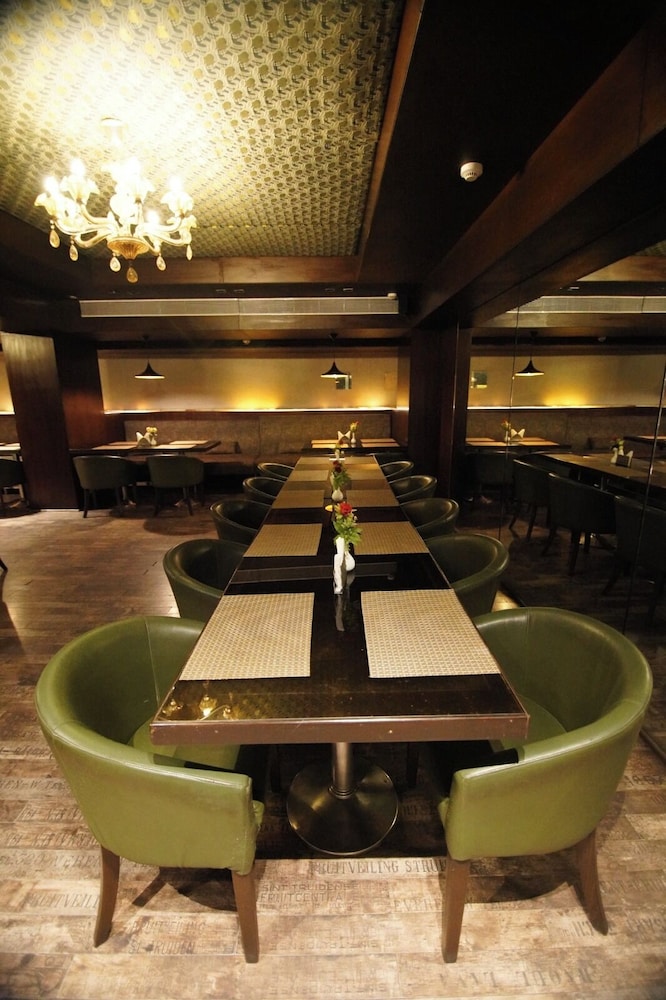 Hotel The Golden Oak 29/36