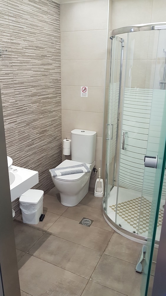 Camari Garden Apartments 19/21