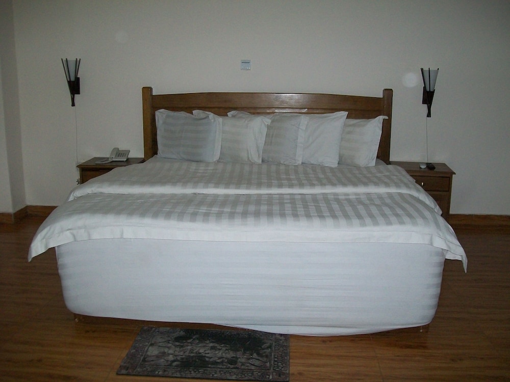 Ampomaah Hotel 13/45