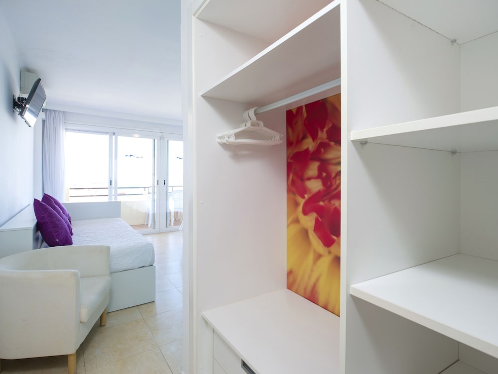 Hostal Costa Blanca 23/32