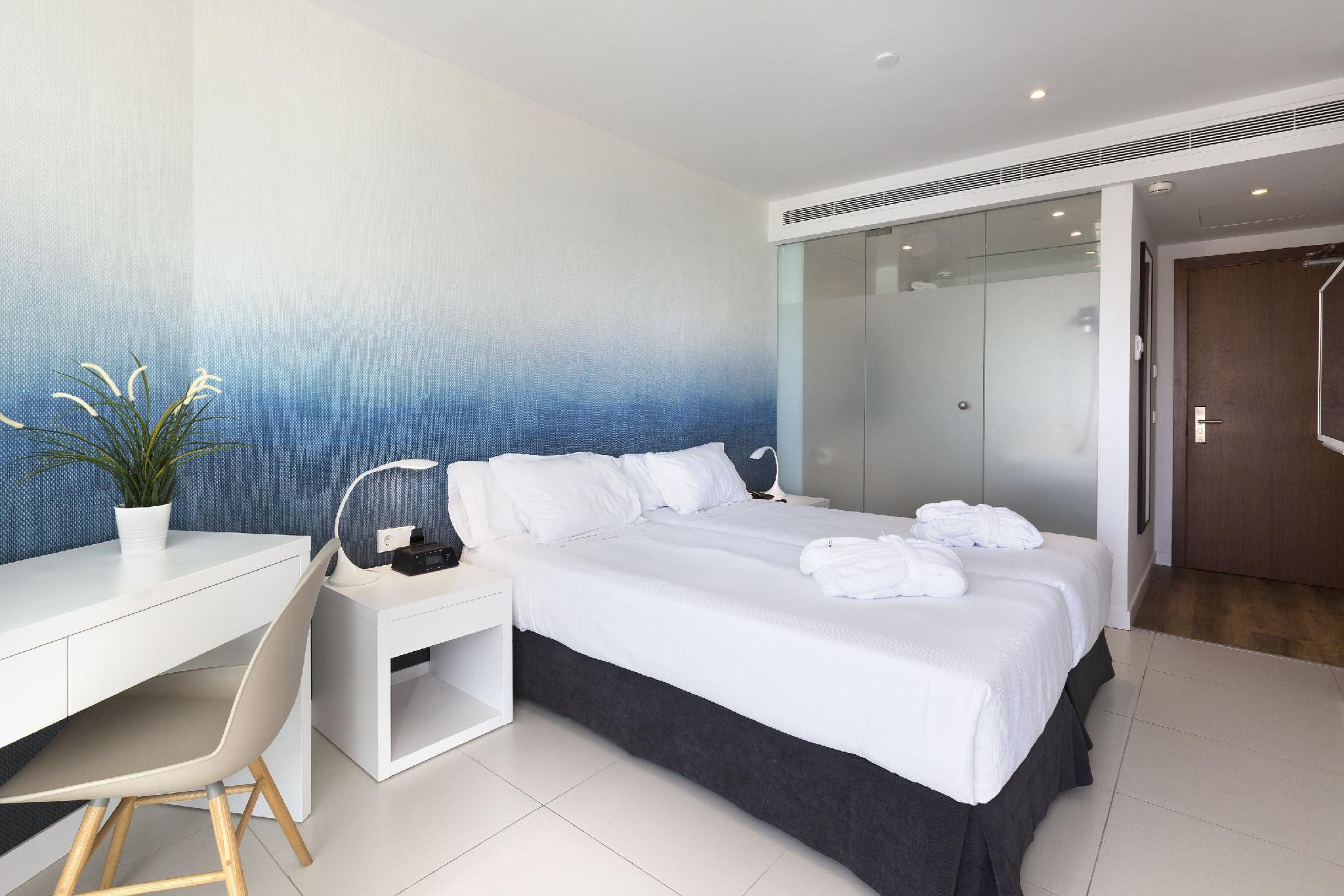 Swim Up, Premium, Double Bed, Sea View, Balcony