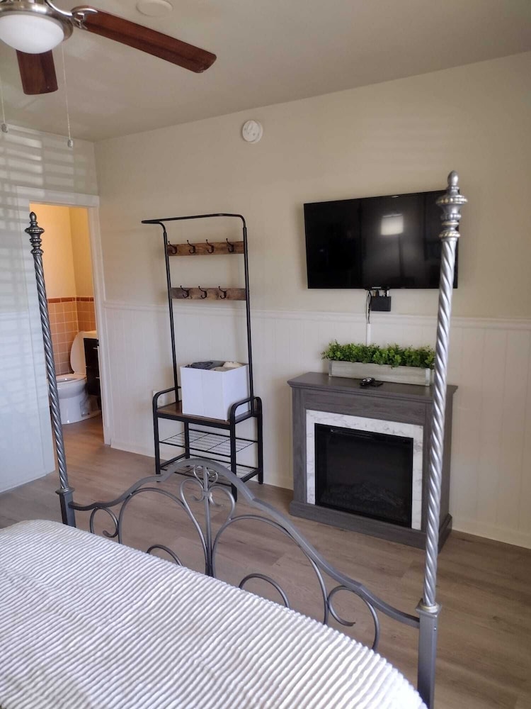Shamrock Cove Inn 31/50