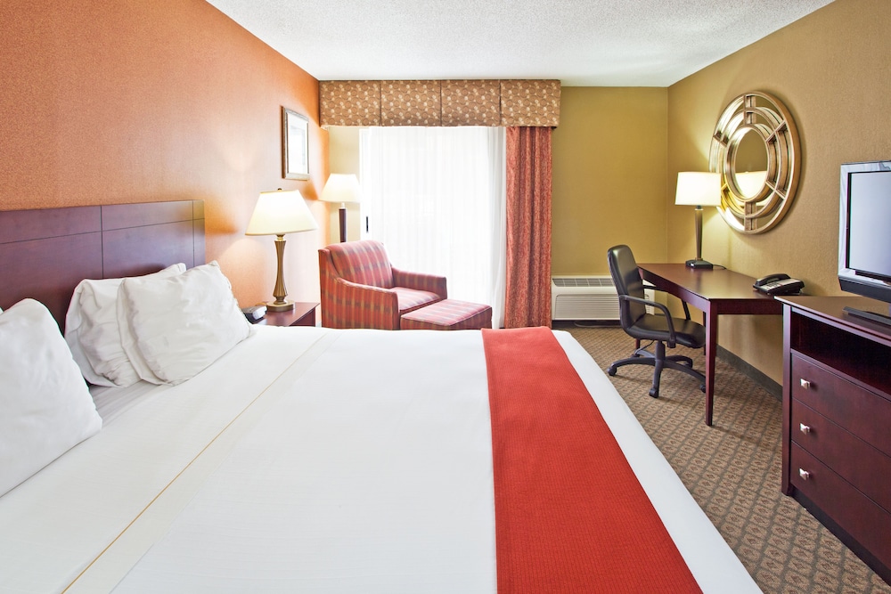 Standard, King Bed, Pool Access، Holiday Inn Express Clearwater East Icot Center 2/9