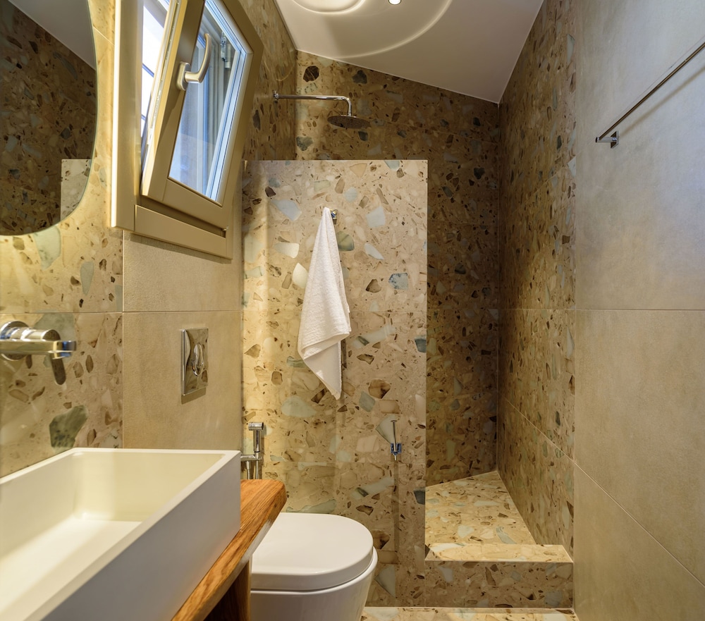 VRACHOS SUITES MYKONOS 72/75