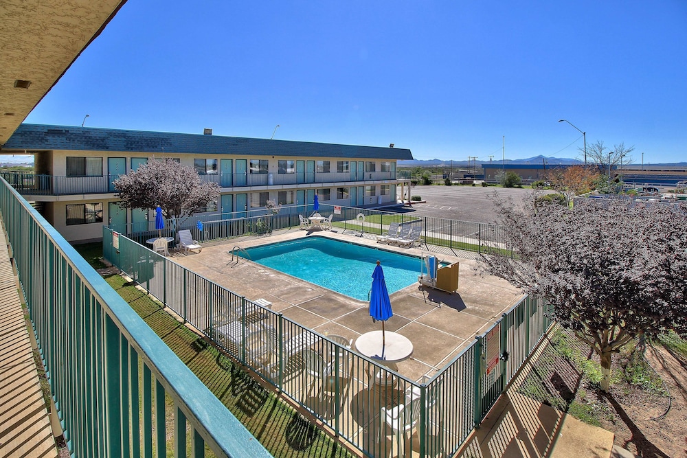 Motel6 Douglas, AZ 55/59