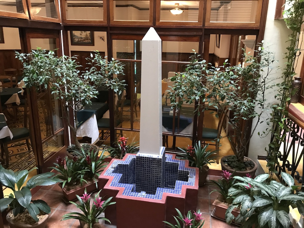 Fleur De Lys Hotel 46/61