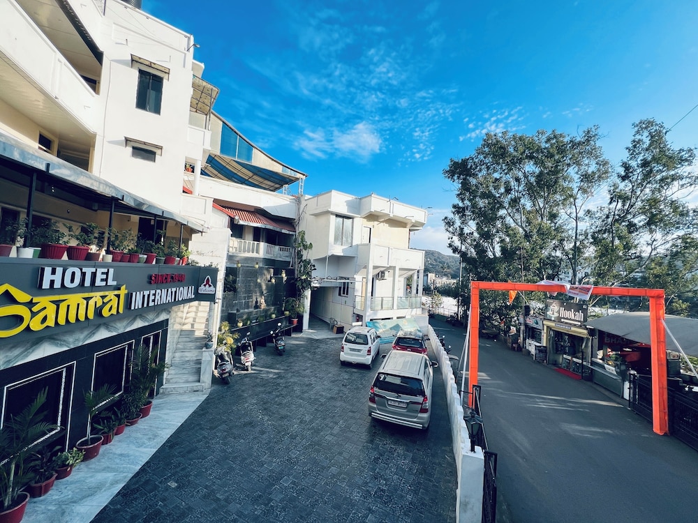 HOTEL SAMRAT INTERNATIONAL 23/28