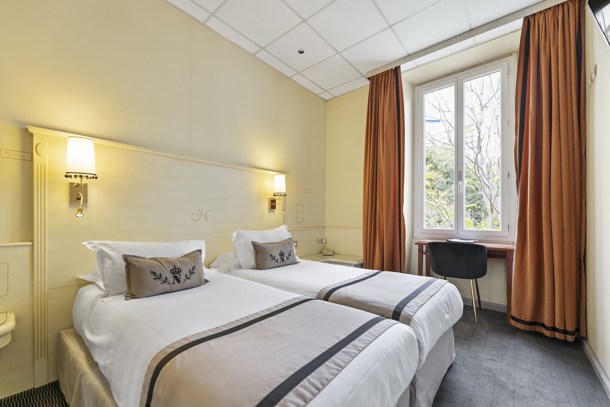غرفة بسريرين منفصلين، Hotel Napoleon Ajaccio 2/9