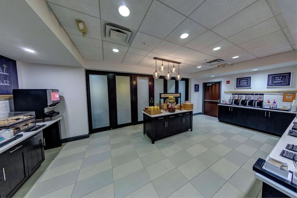 HAMPTON INN NEPTUNE/WALL 9/54