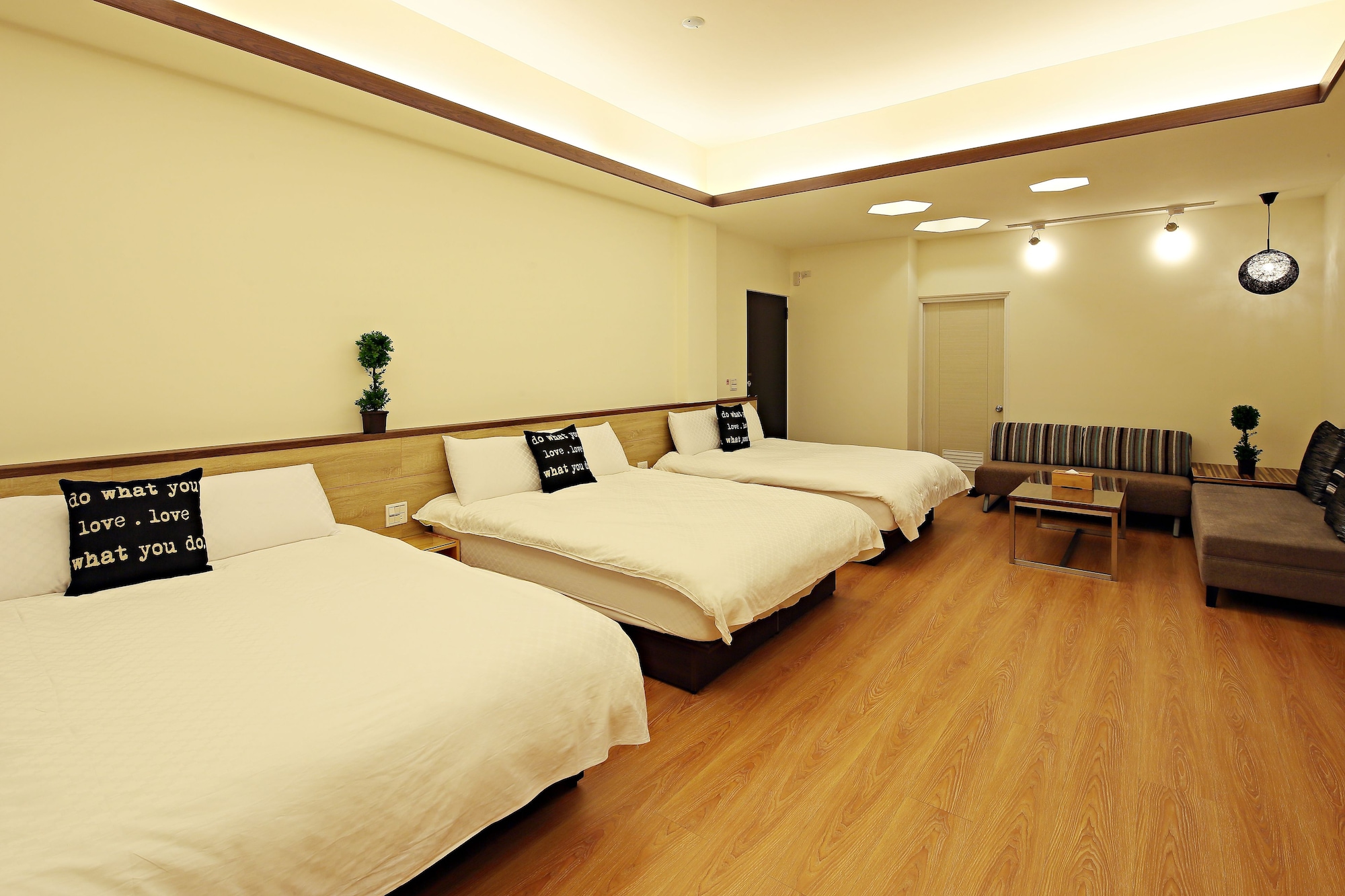 CLASSIC, SUITE, 3 DOUBLE BEDS, BALCONY