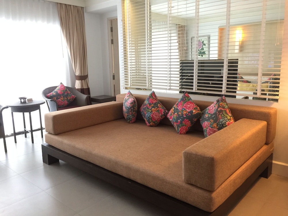 Sawaddi Patong Resort & Spa 50/75