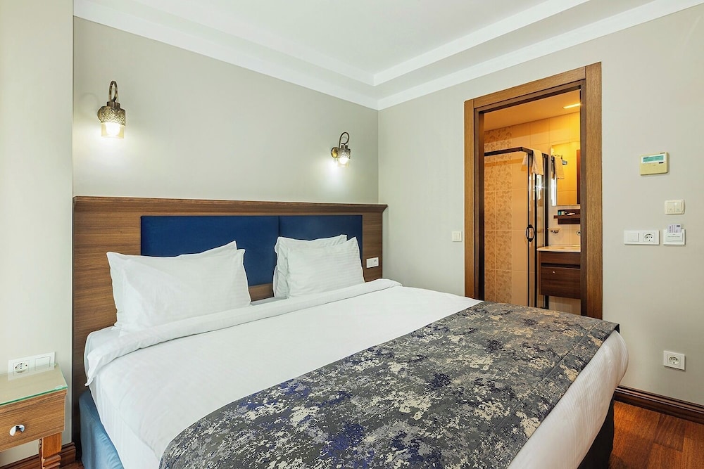 Aristocrat Hotel 27/68