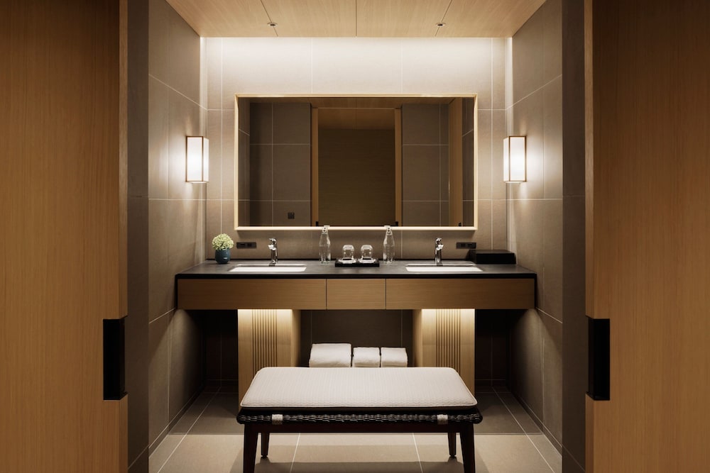 Premier, Twin Beds
