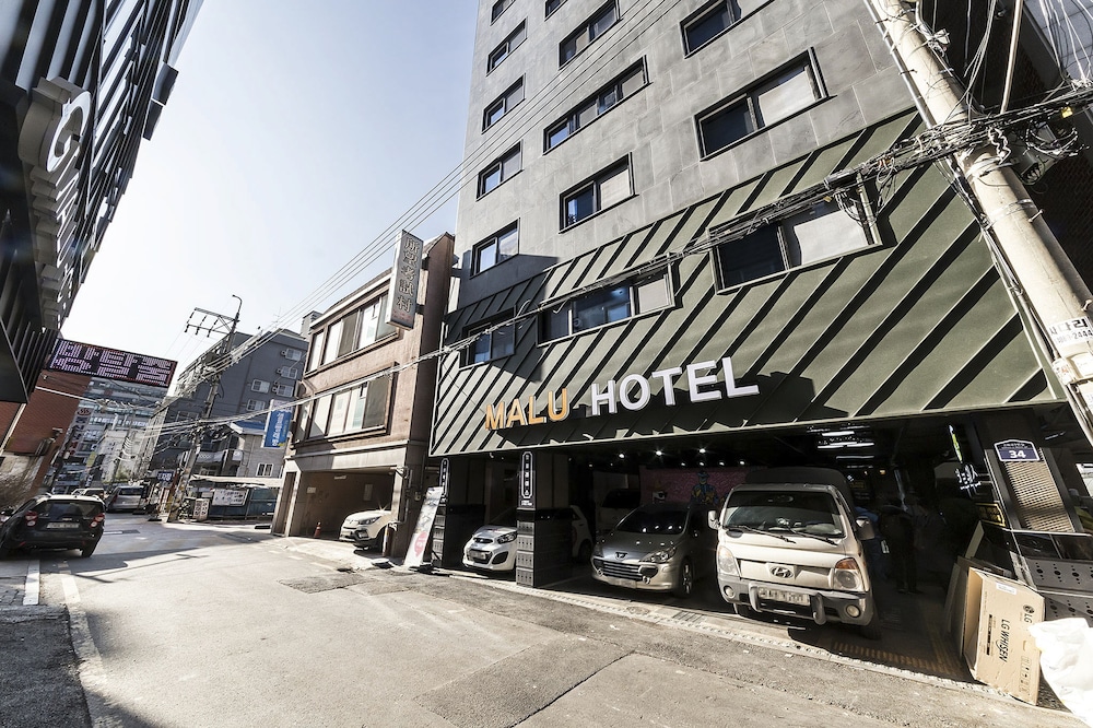 Malu Hotel 68/72
