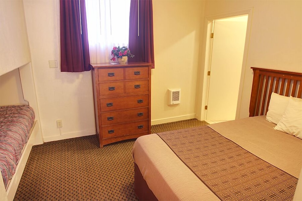 Capitola Venetian Hotel 34/60