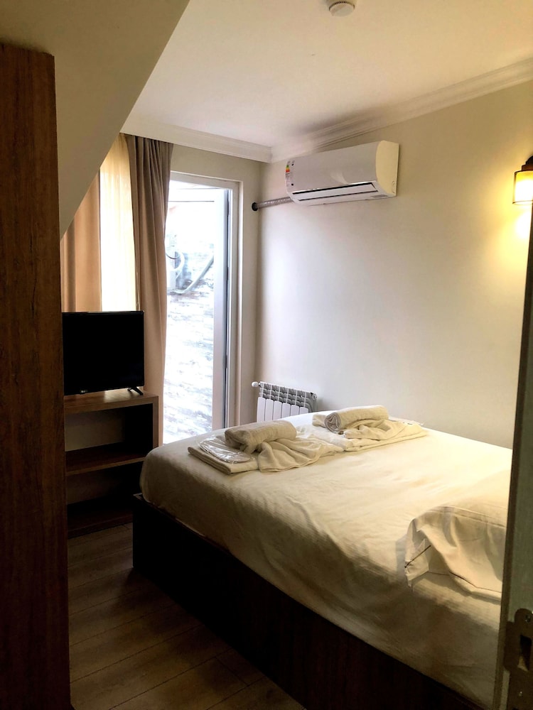 Hotel Aristocrat Batumi 13/34