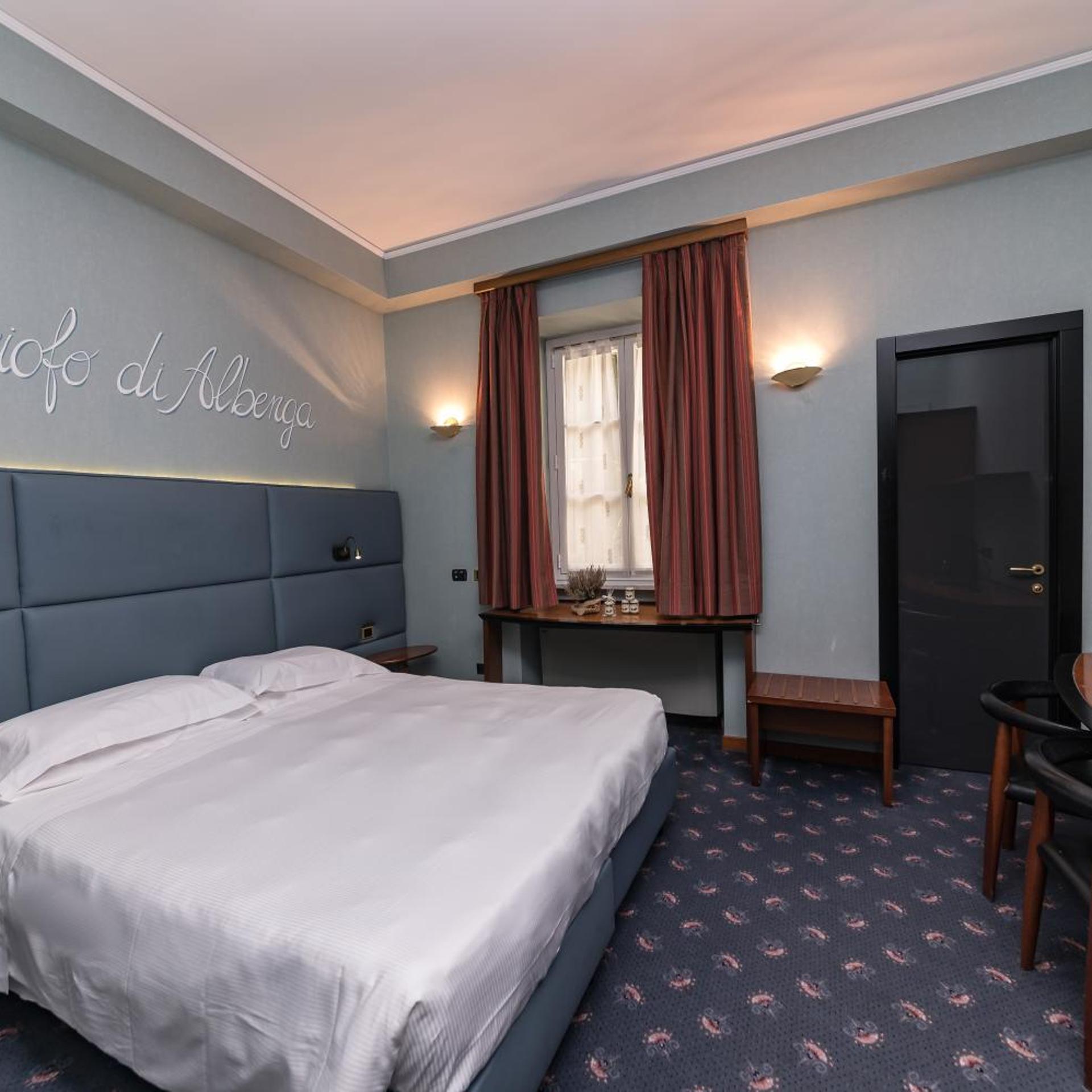 Room, Double or Twin Bed