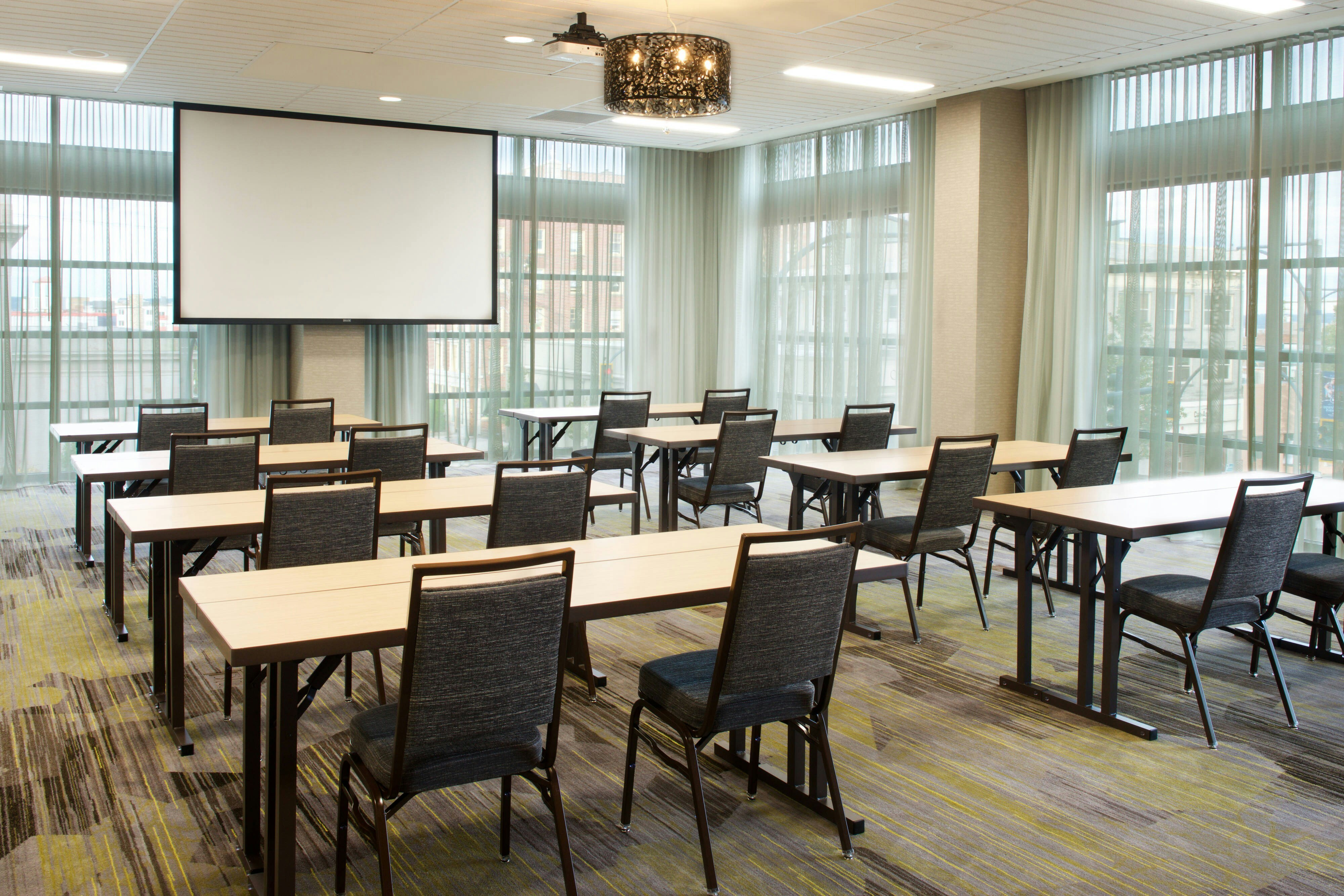 Courtyard by Marriott Seattle Everett Downtown 19/22