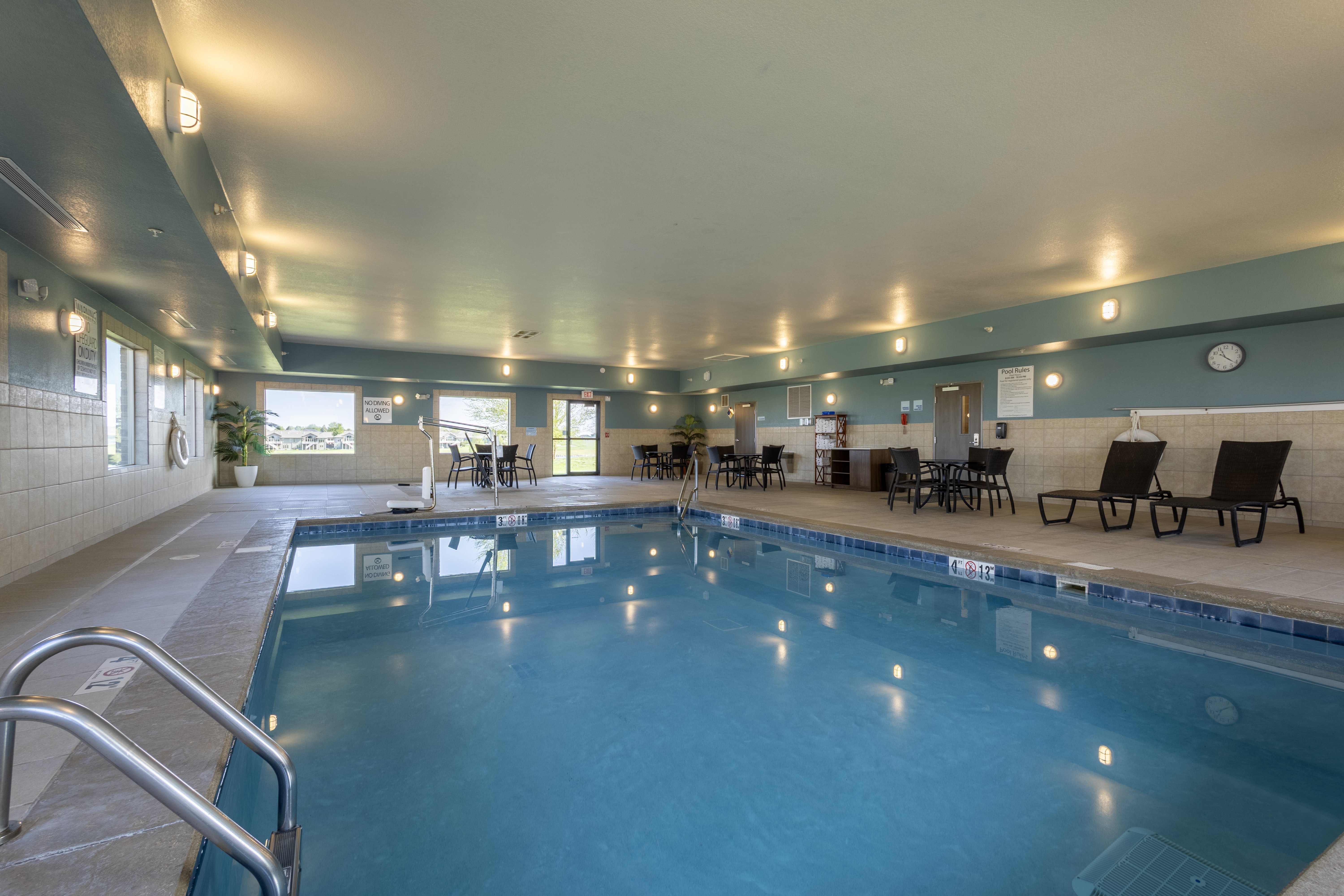 Holiday Inn Express Suites Sioux Center 41/68