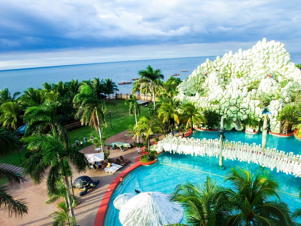 Tanza Oasis Hotel And Resort 49/50