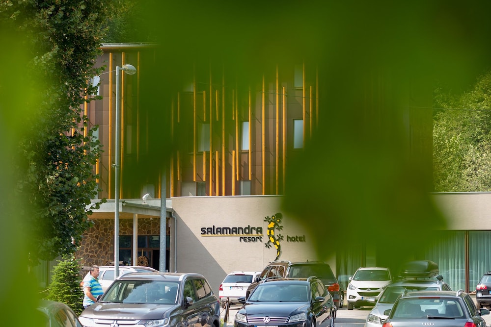 Salamandra Resort Hotel 48/49