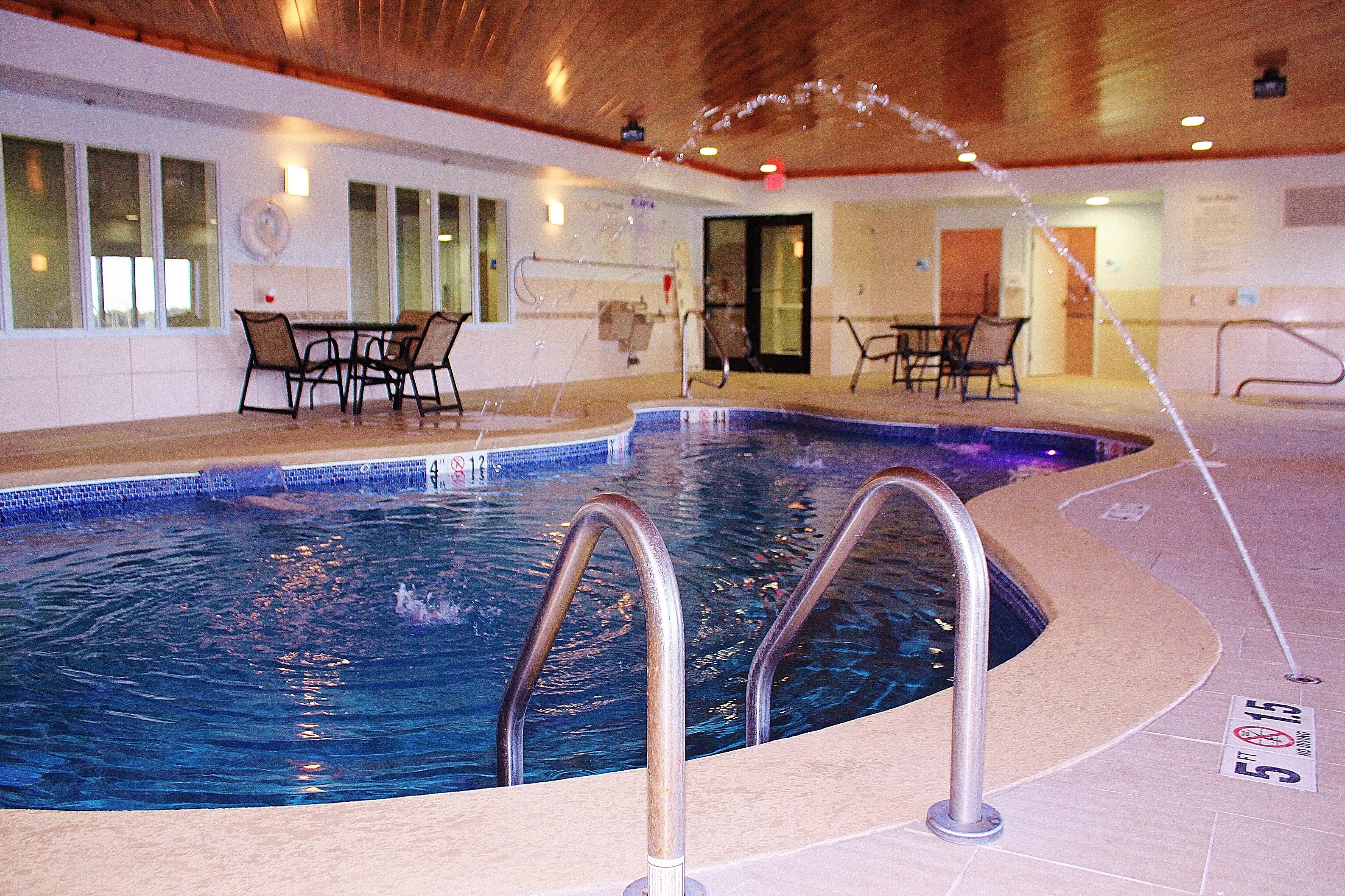 Holiday Inn Express Hotel And Suites Greenfield 29/65