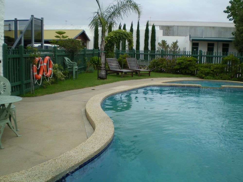 BANJO PATERSON MOTOR INN 43/50
