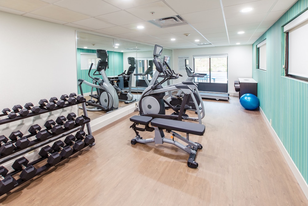 Holiday Inn Express Hotel Suites Harriman 38/53