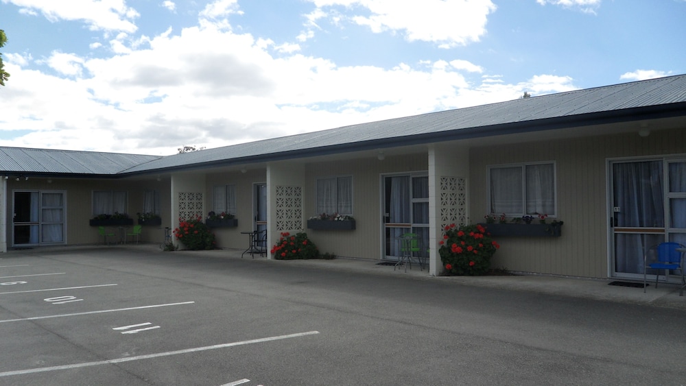 Aden Motel 63/74