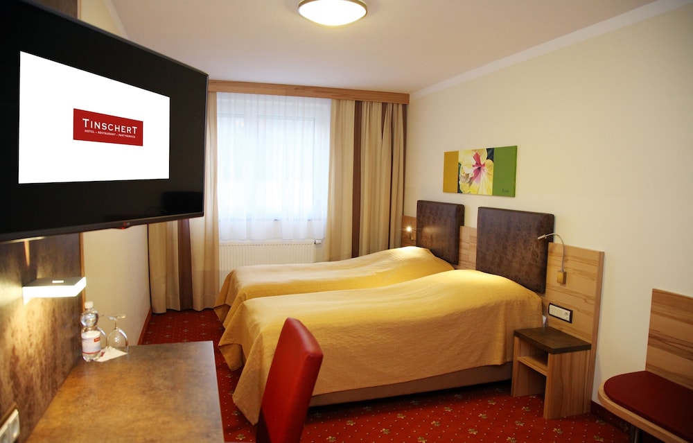 Tinschert Hotel-Restaurant-Partyservice 10/45