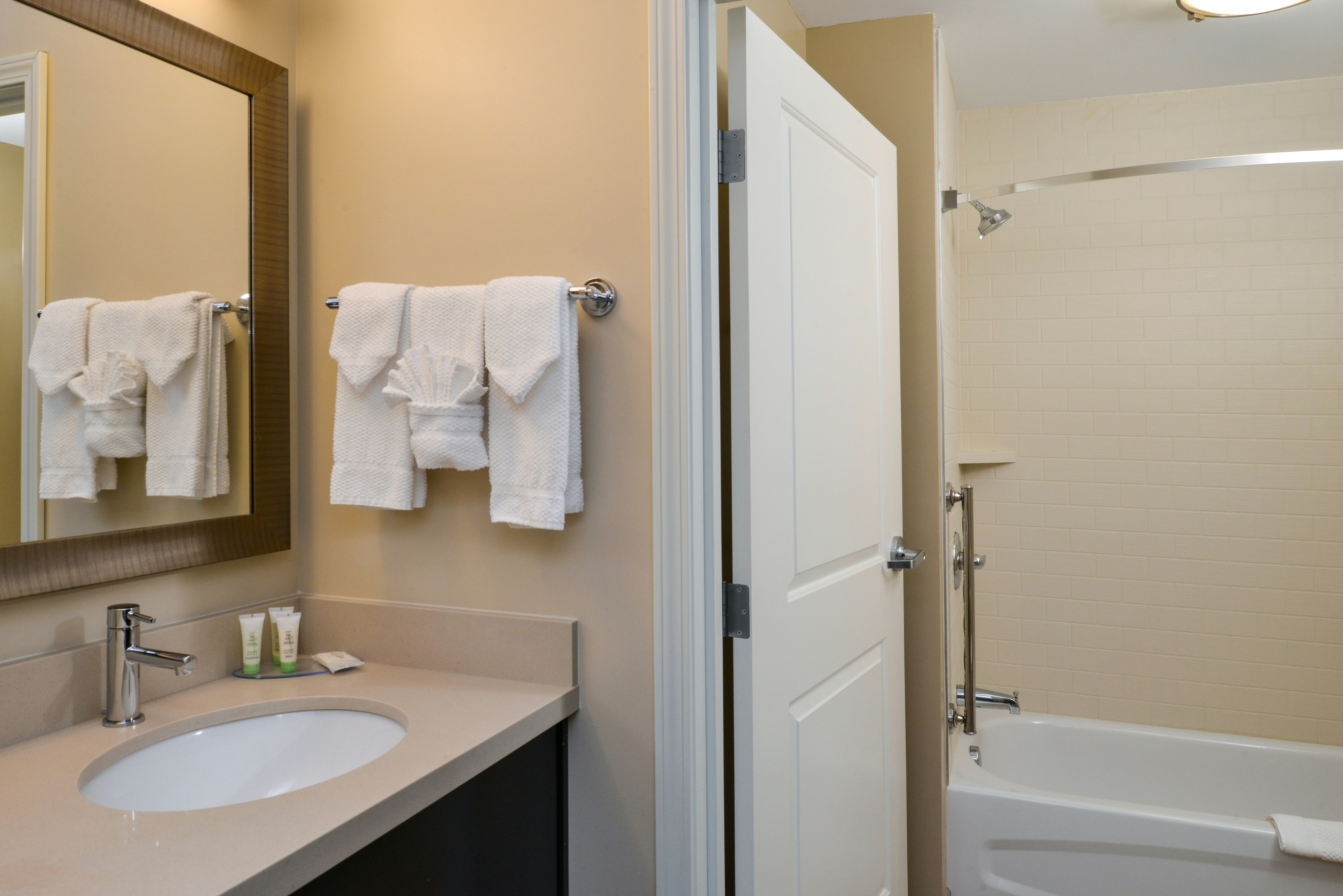 Staybridge Suites Merrillville 48/51