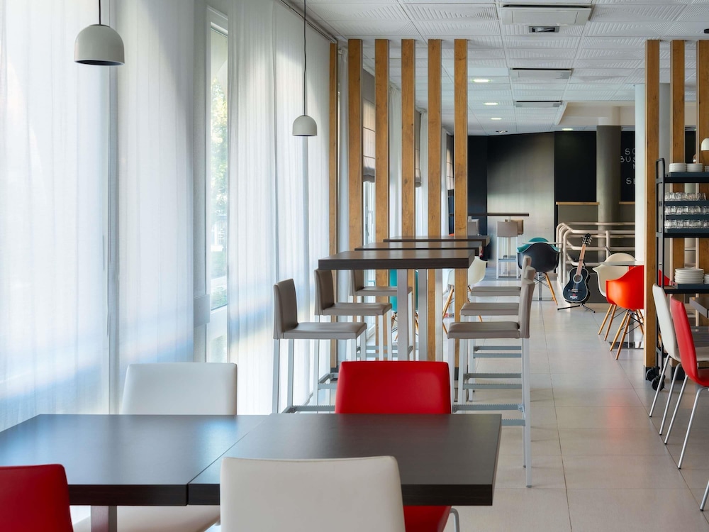Ibis Epernay Centre Ville 49/63