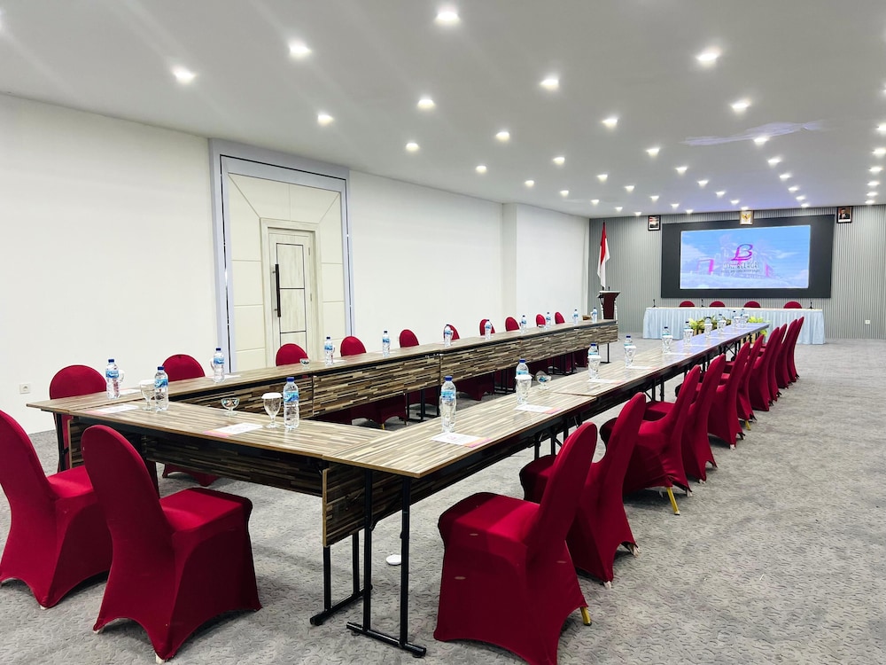 THE BELAGRI HOTEL AND CONVENTION 50/62