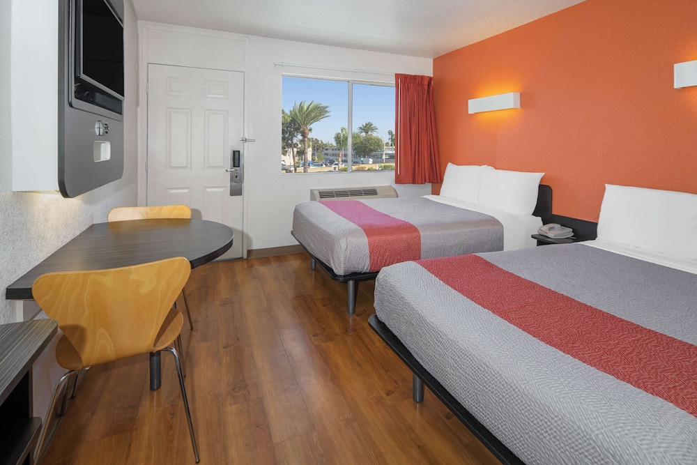 Motel6 Ventura, CA - Beach 30/58