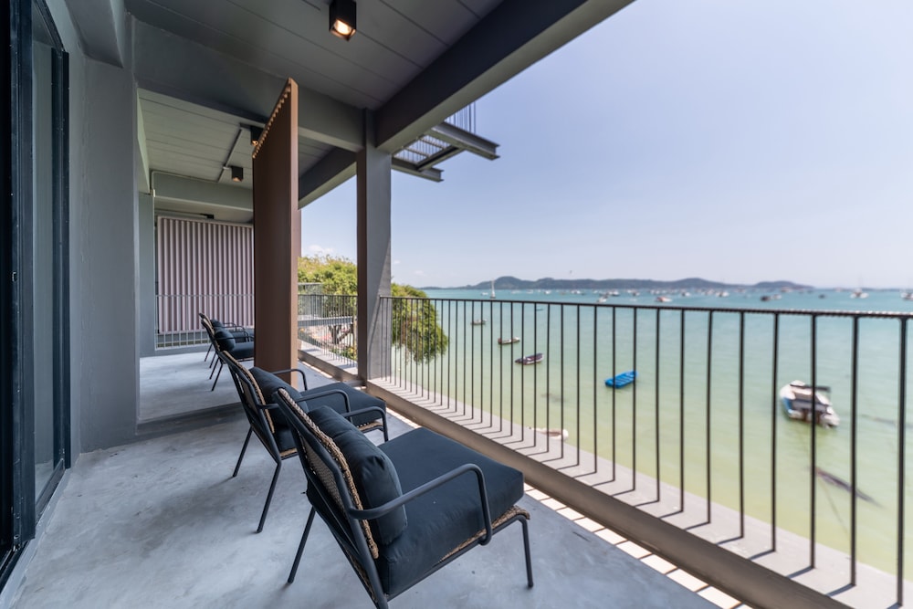 Arch39 Phuket Beach Front 17/36