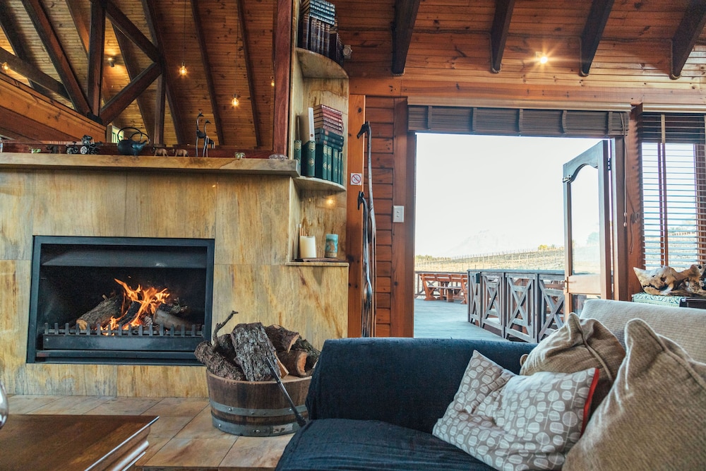 The Log Cabin 32/50