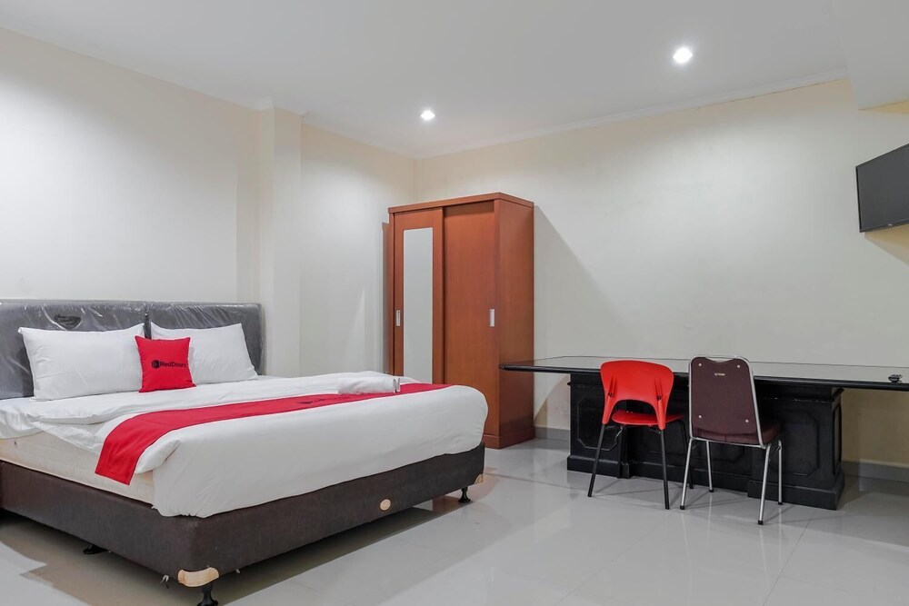 Reddoorz Near Roxy Mall Jakarta 9/28