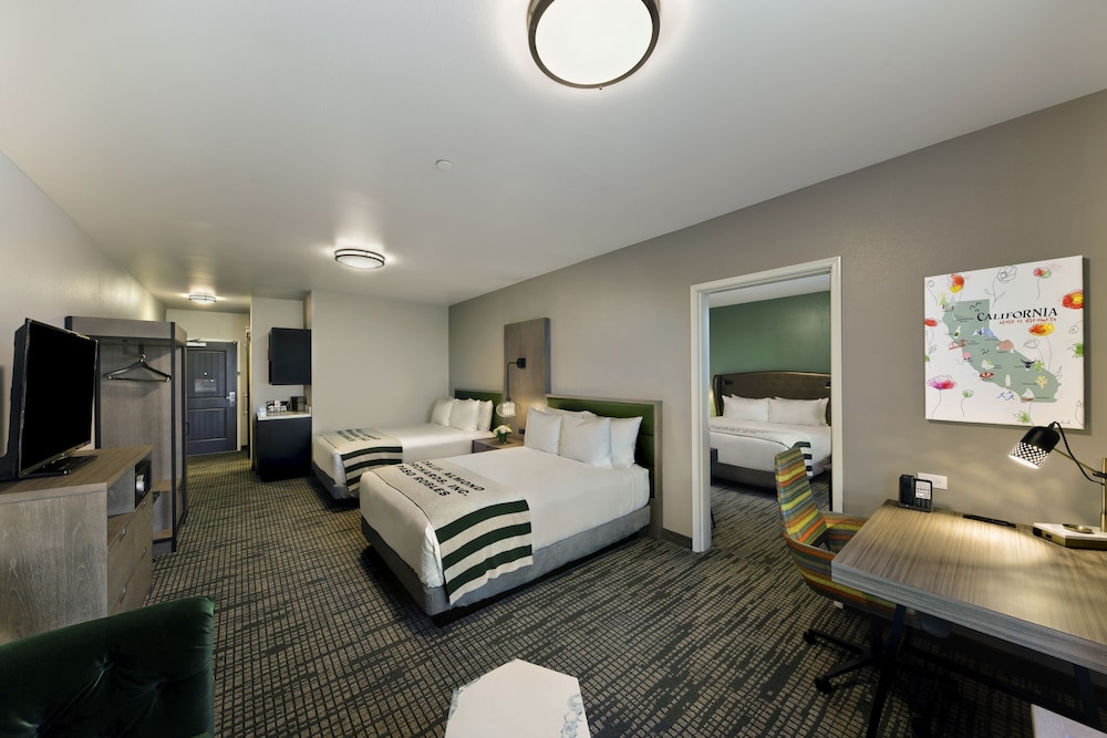 Oxford Suites Paso Robles 18/54