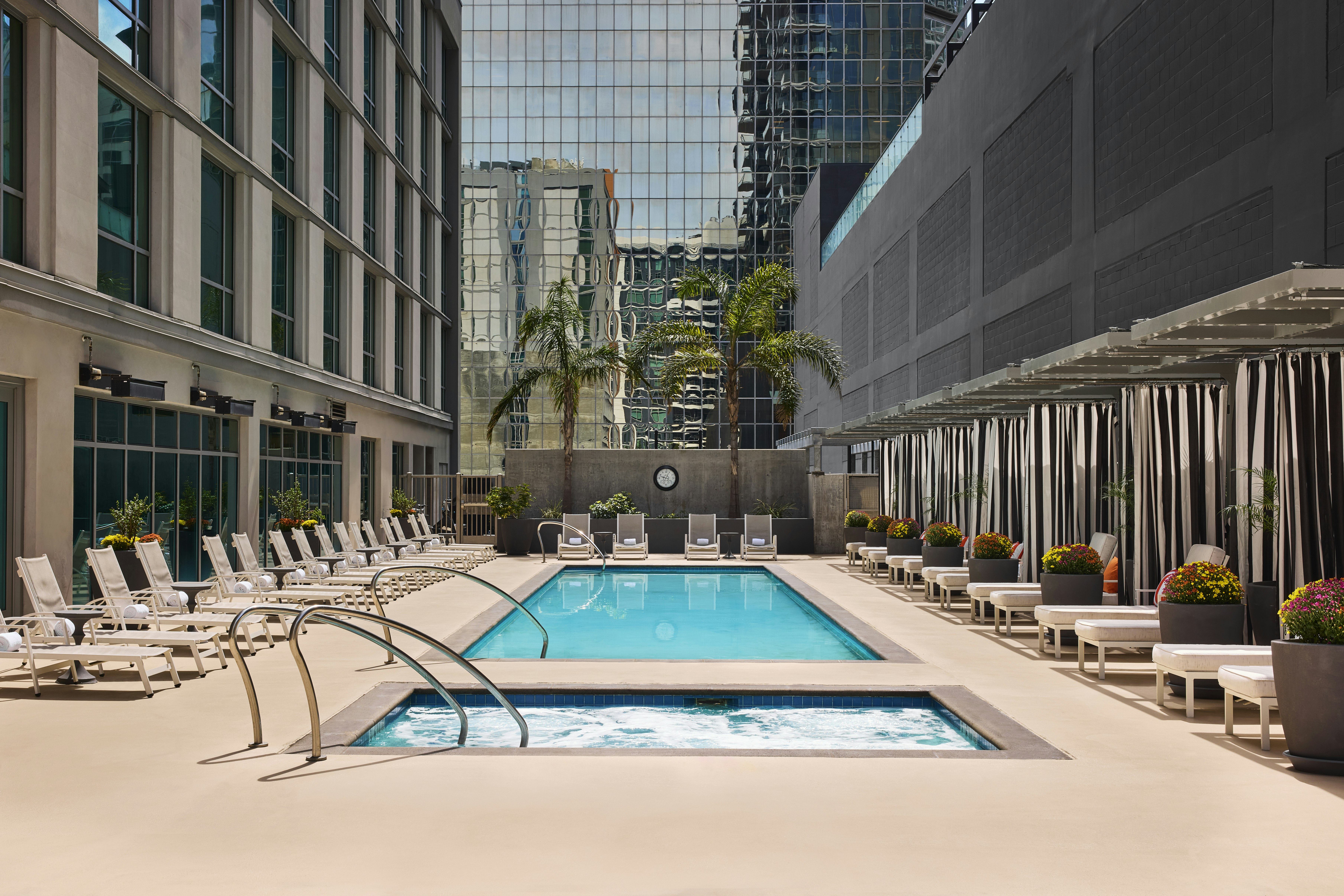 Carte Hotel San Diego Downtown Curio Collection By Hilton 86/87