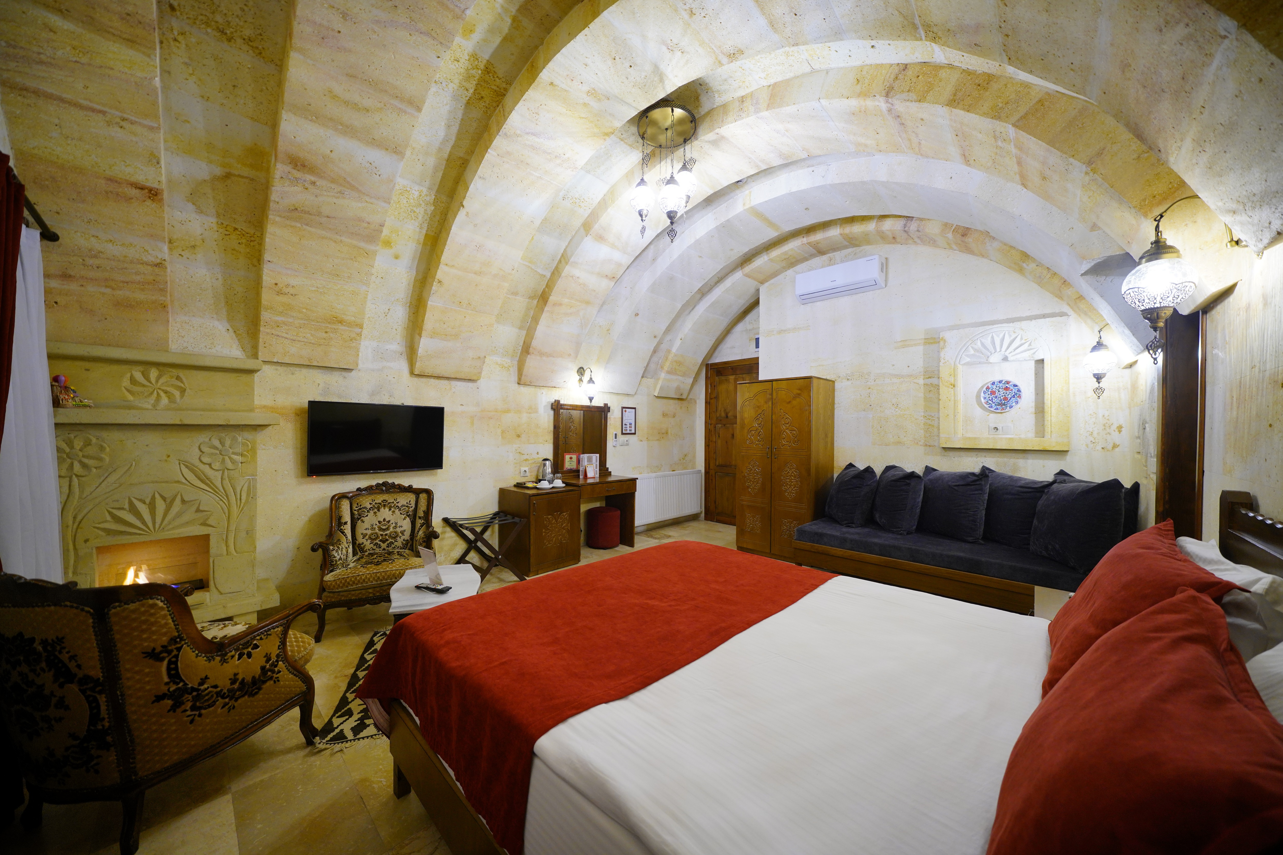 Arch, Deluxe, Hot Tub