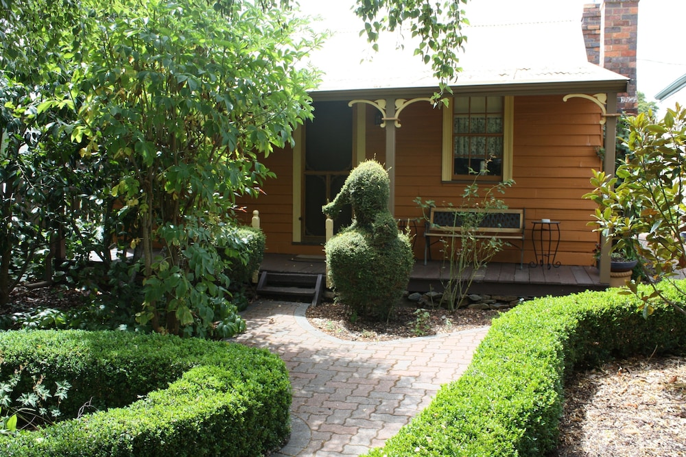 Westbury Gingerbread Cottages 58/63