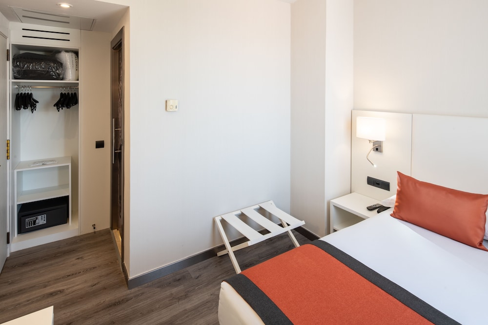 Catalonia Bristol Hotel 36/60