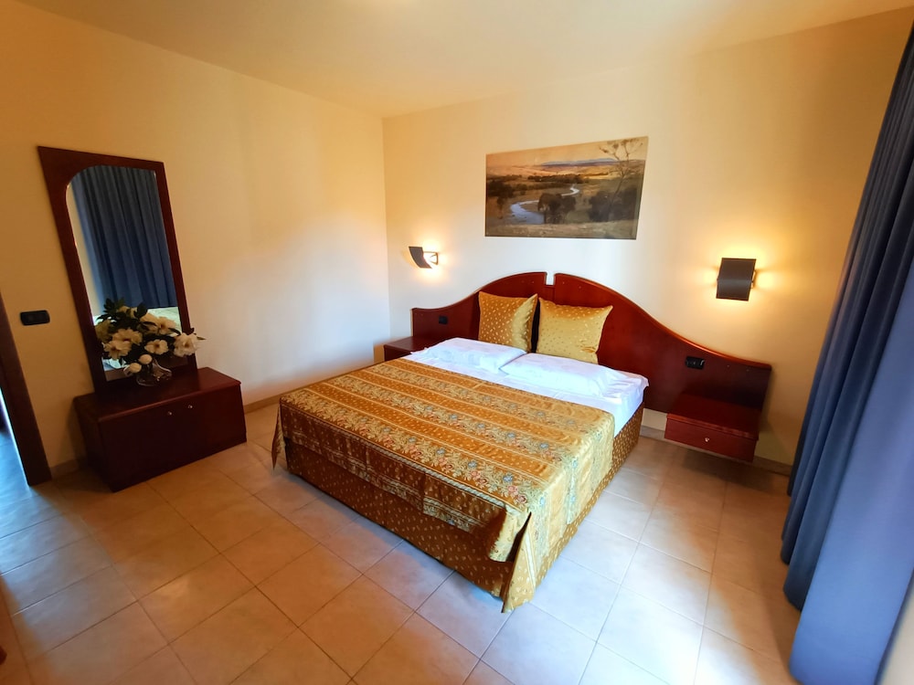 Villa Isabella Hotel & Residence 10/50