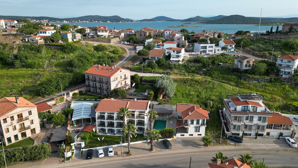 Cunda Dalyan Otel 39/49