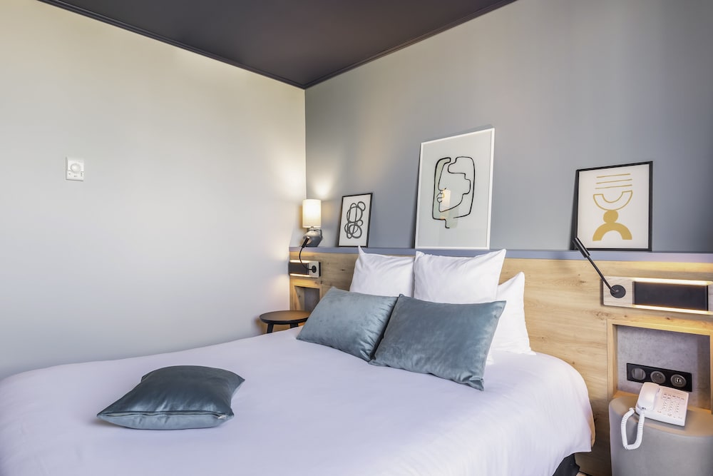 Mercure Lyon Est Villefontaine 23/64