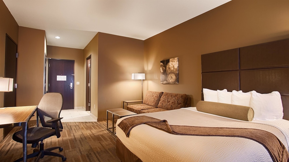 Best Western Plus Night Watchman Inn & Suites 8/22