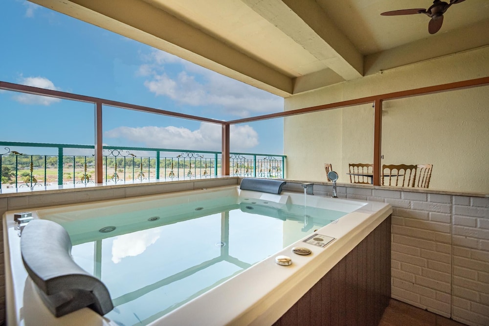 Tasik Villa International Resort 36/72