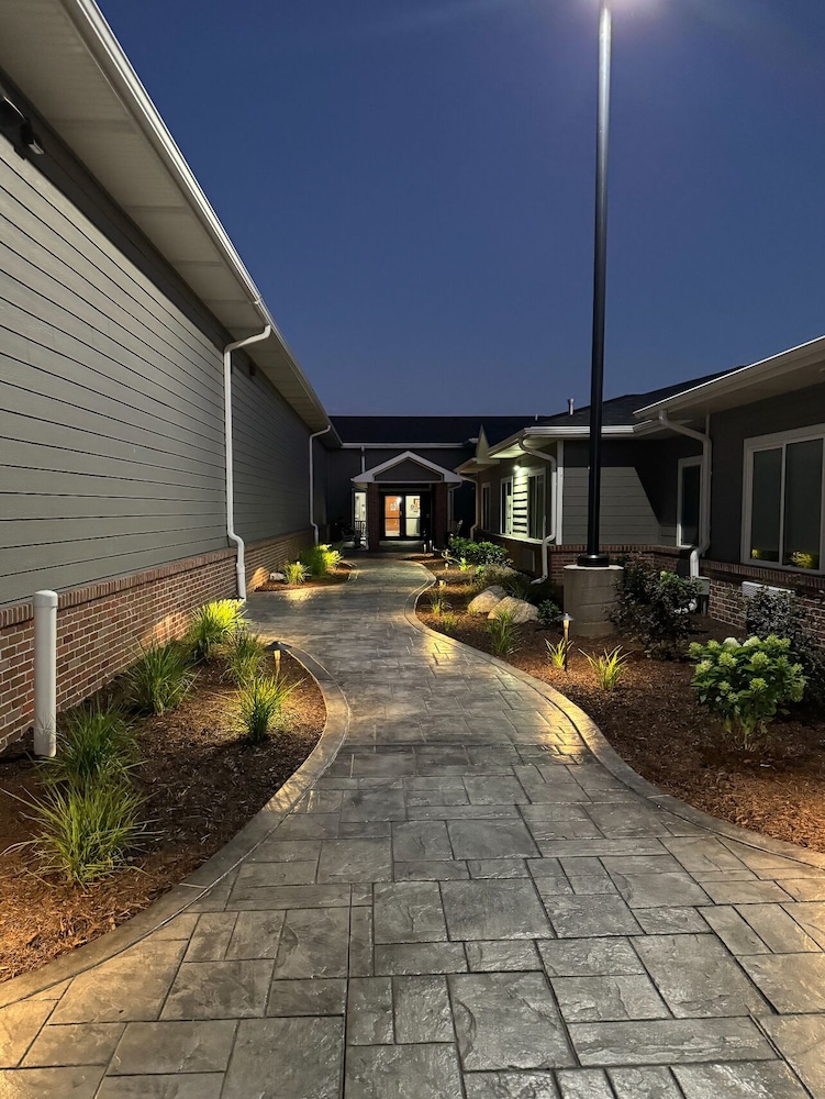 Cardinal Inn Hotel and Event Center 20/22