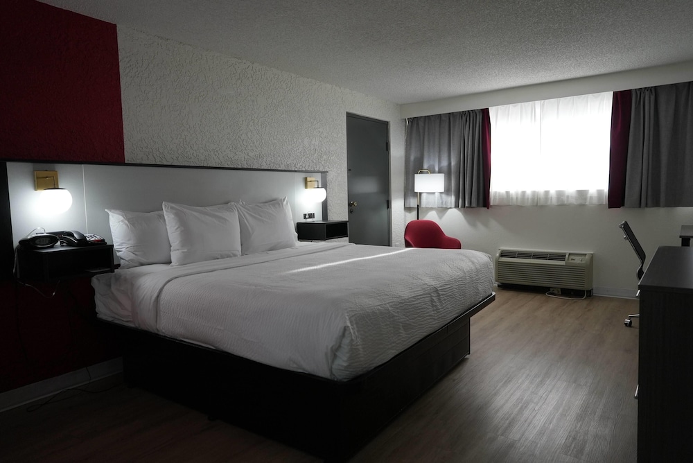جناح سوبيريور بسرير كينج، Ramada by Wyndham Tulsa Broken Arrow 2/5
