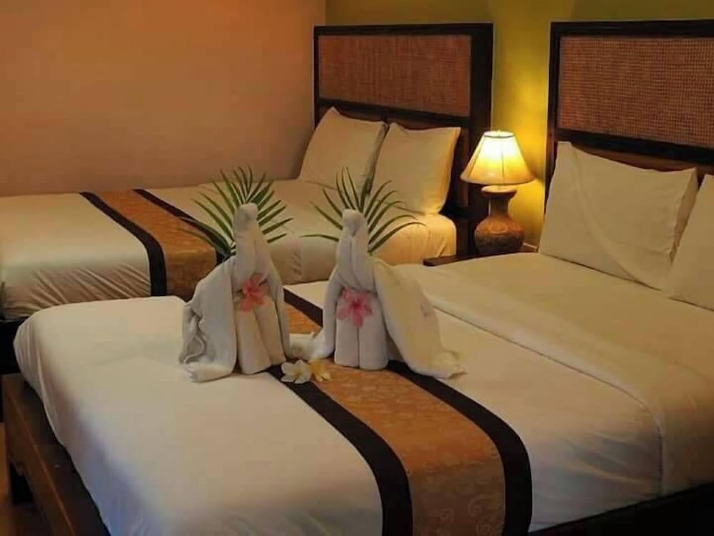 FAMILY, BUNGALOW, TWIN BEDS